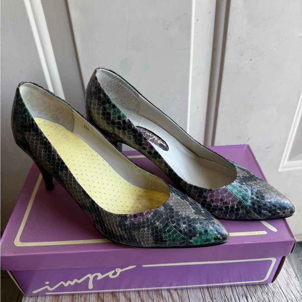 Women’s Pointed Toe Snake-Print Pumps - Multicolor